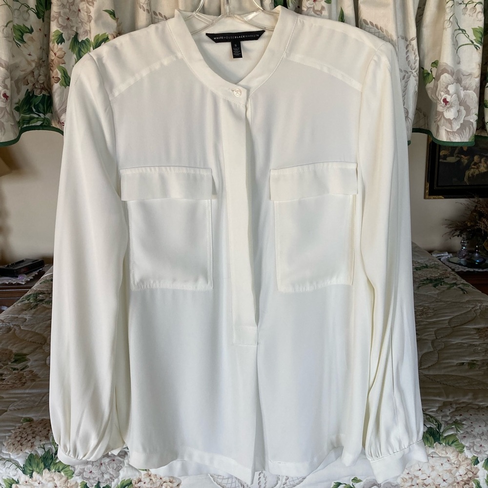 White House Black Market NWOT Soft Flowing White Blouse, Small